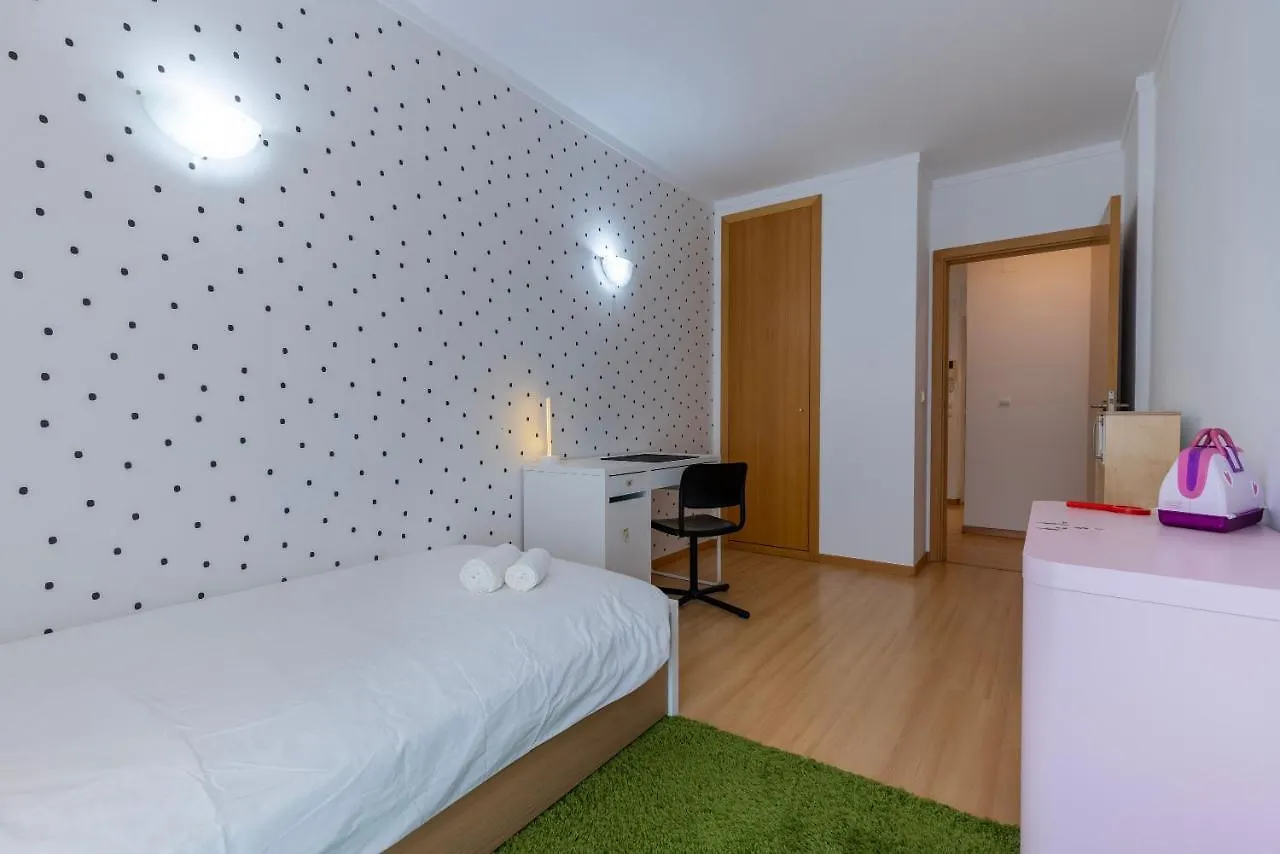 Charm 3Bdr Apartment W/Balcony By Lovelystay Лиссабон