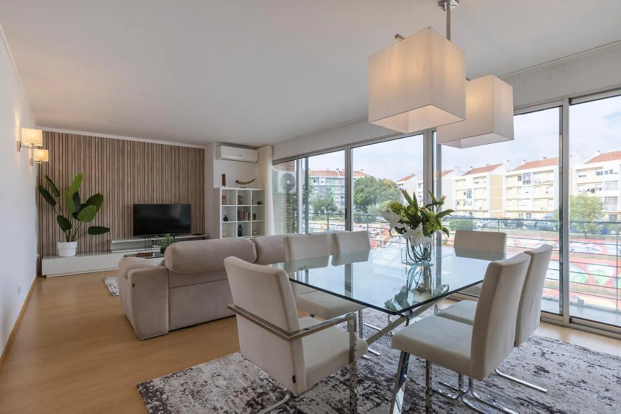 Charm 3Bdr Apartment W/Balcony By Lovelystay Лиссабон