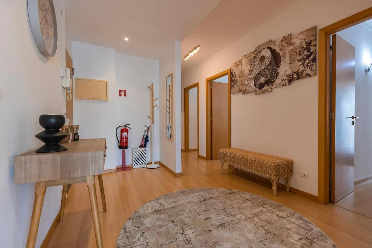 Charm 3Bdr Apartment W/Balcony By Lovelystay Лиссабон