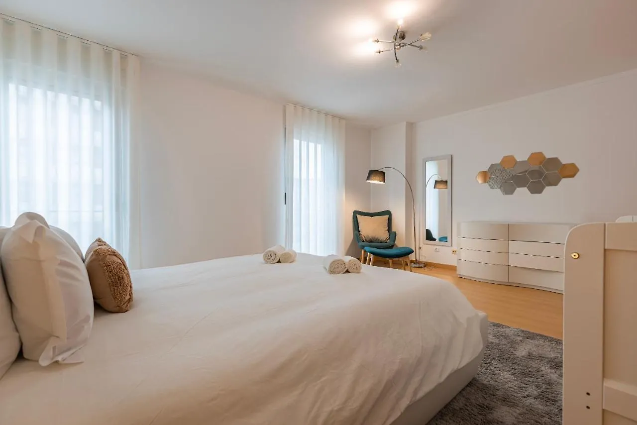 Charm 3Bdr Apartment W/Balcony By Lovelystay Lisboa 0*,  Portugália